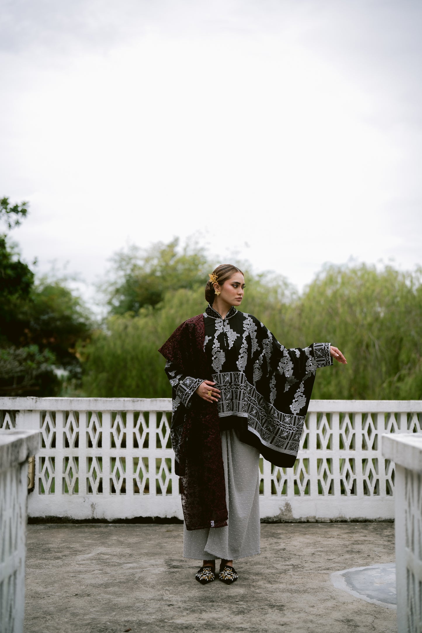 Mekar Selendang in Black