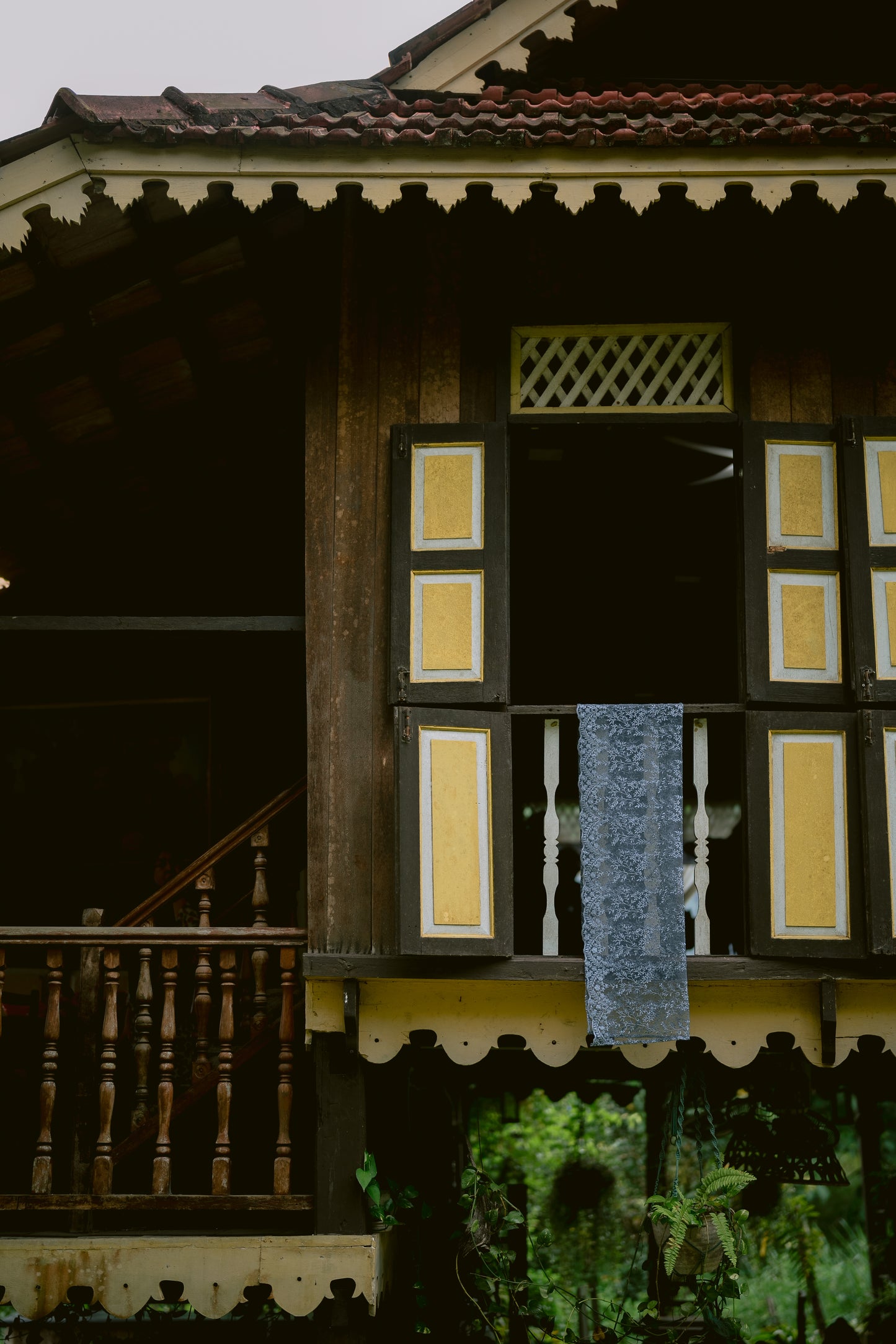 Mekar Selendang in Black & White