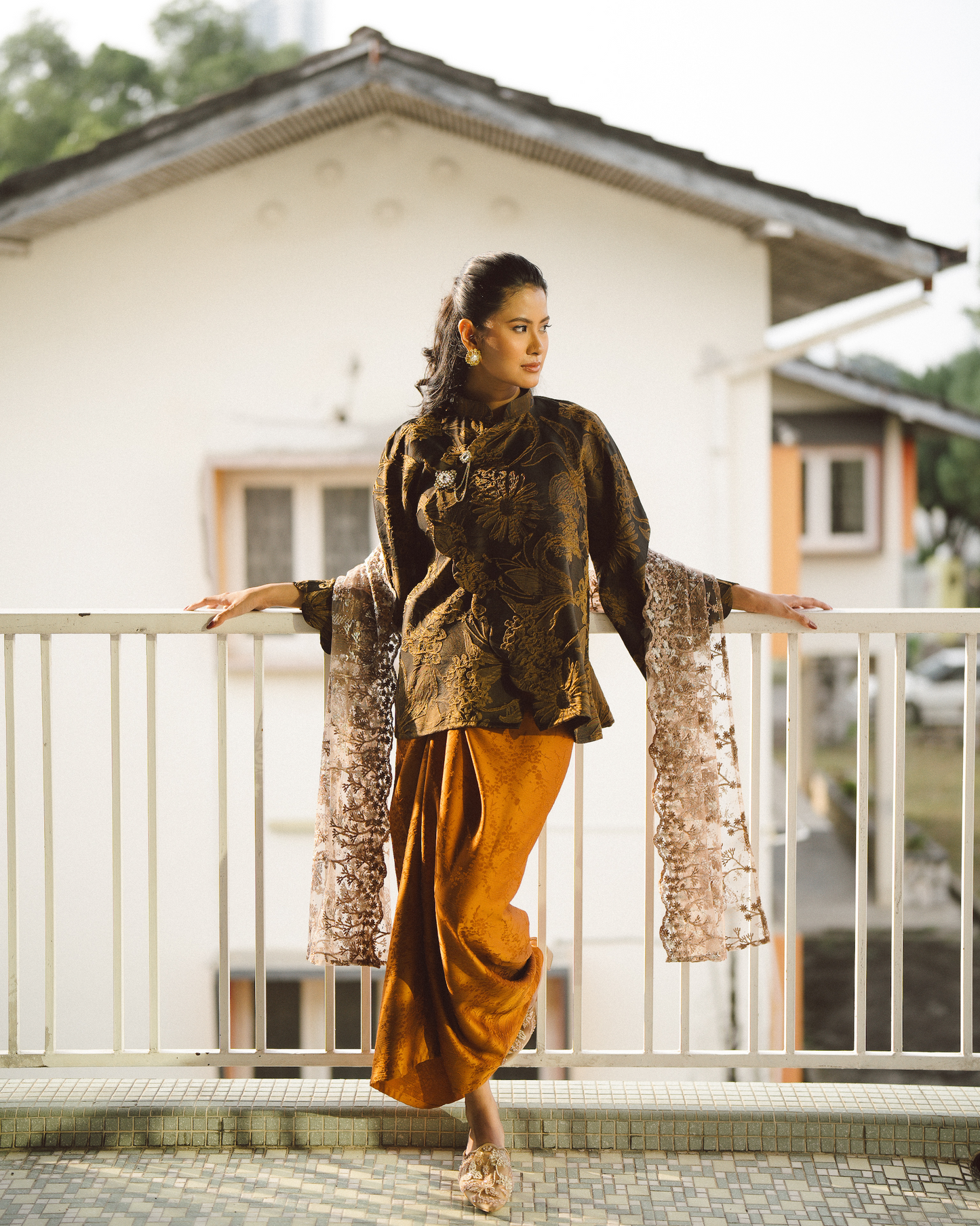 Renjana Janggan Scallop Buttonless Top in Deep Burgundy