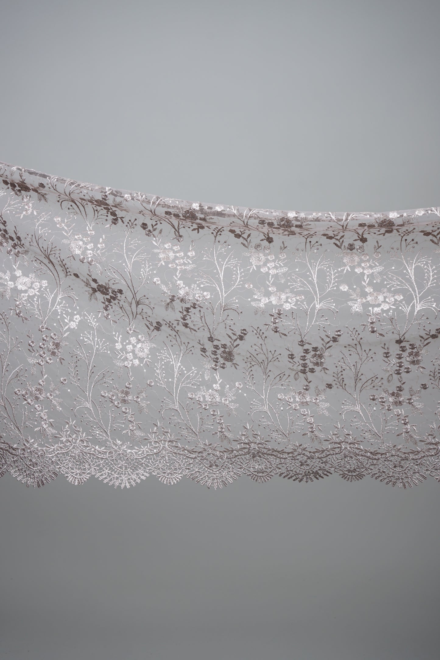 Kesuma Selendang in Taupe