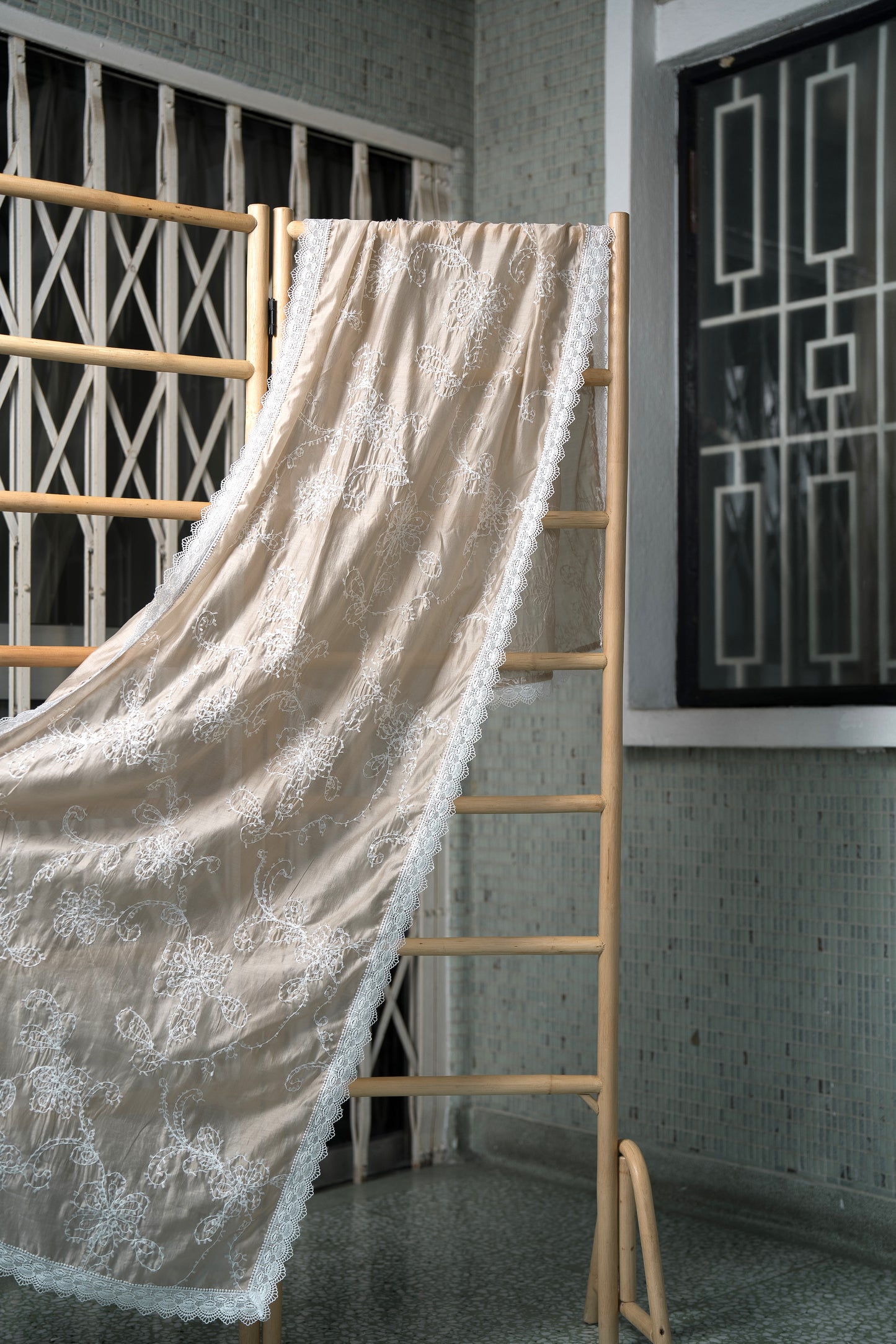 Cinta Luxe Selendang in Champagne with White Embroidery & Full Lace Border