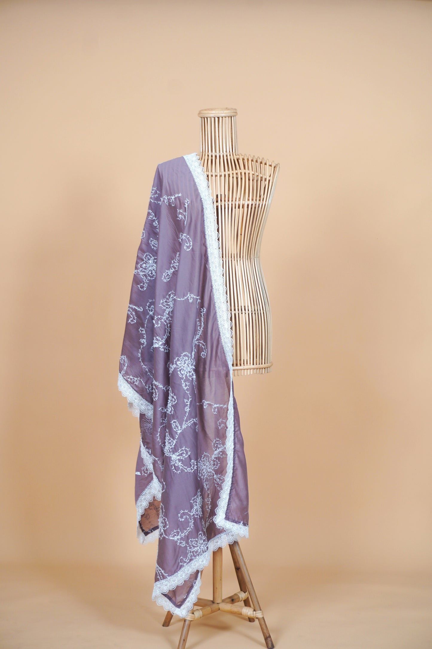 Cinta Luxe Selendang in Lavender with White Embroidery & Full Lace Border