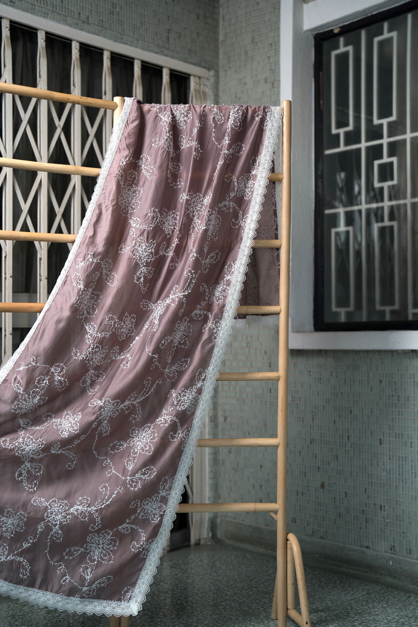 Cinta Luxe Selendang in Lavender with White Embroidery & Full Lace Border