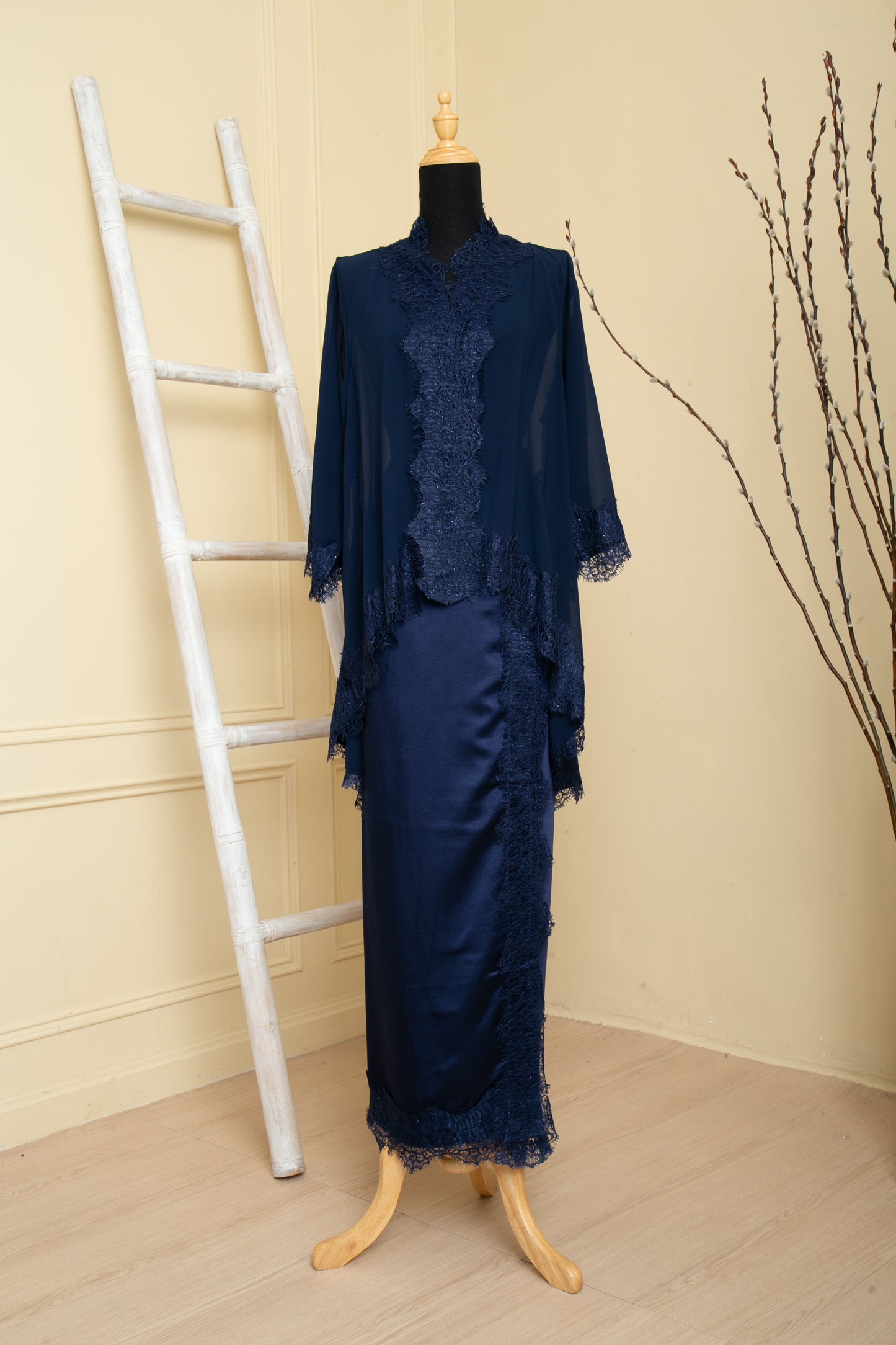 Lelia Kebaya Lace Set in Navy