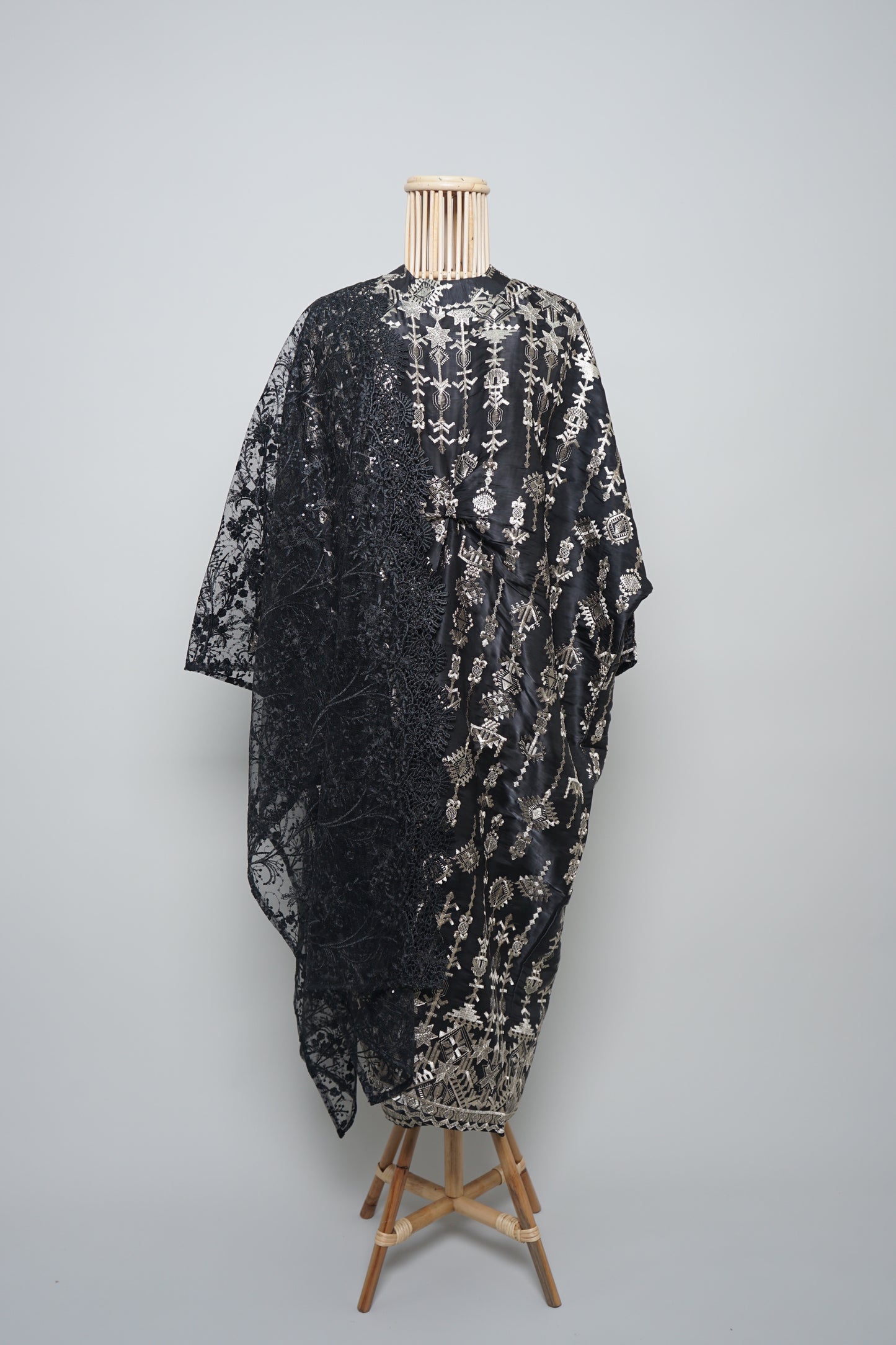 Kesuma Orked Kaftan in Black