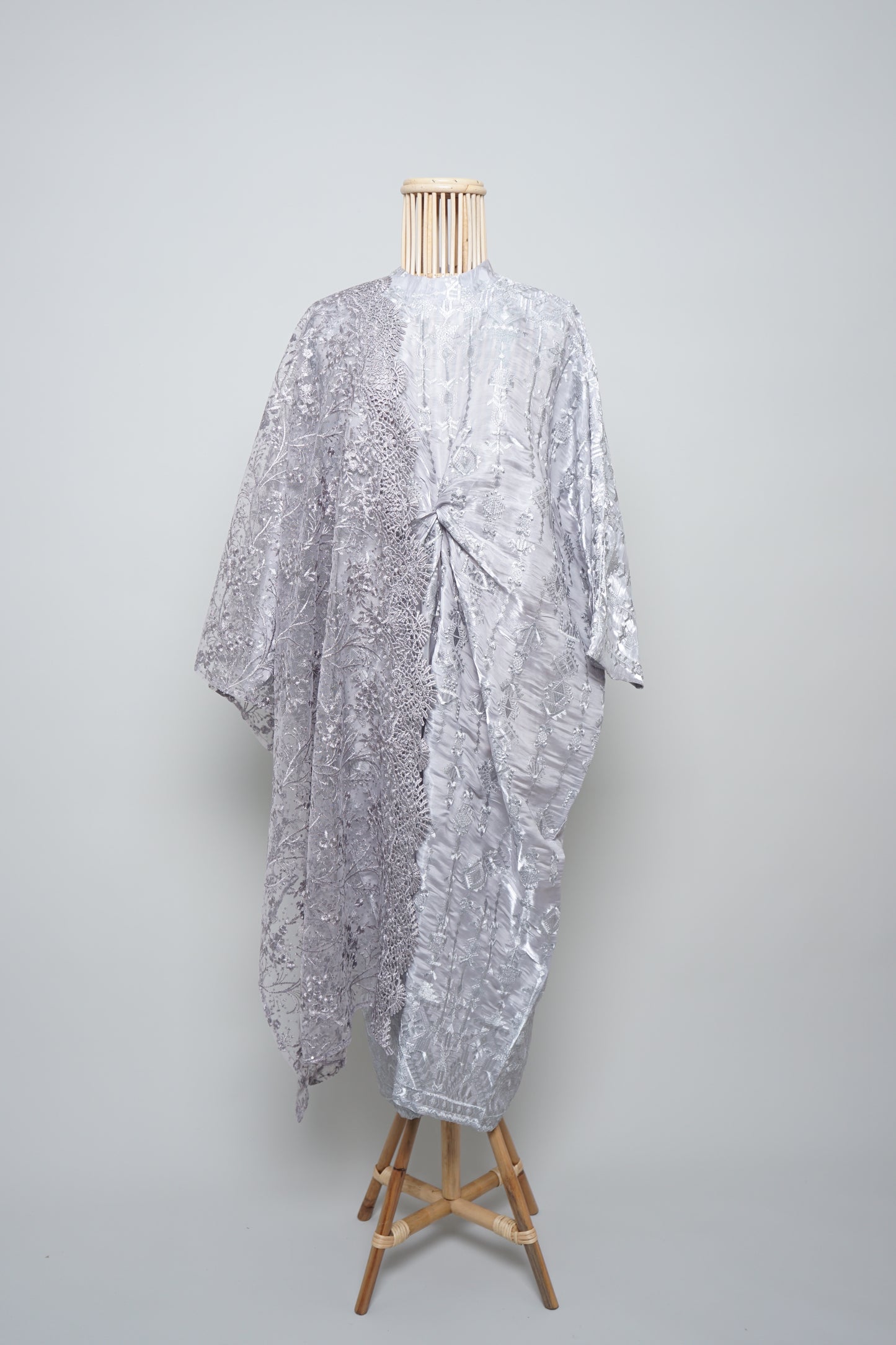 Kesuma Orked Kaftan in Silver