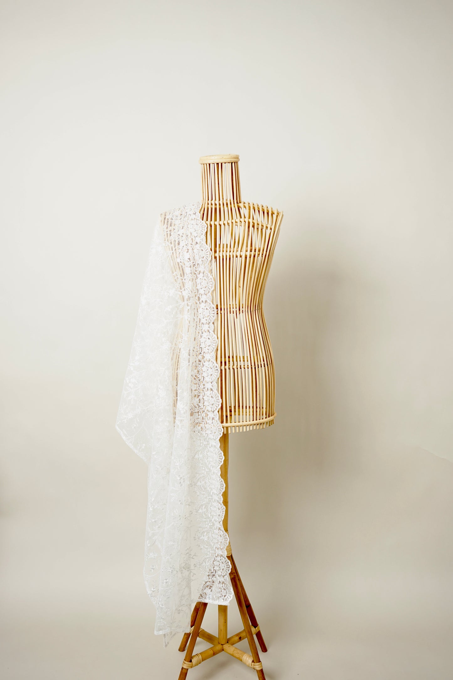 Rimba Sekar Selendang in Pearl White