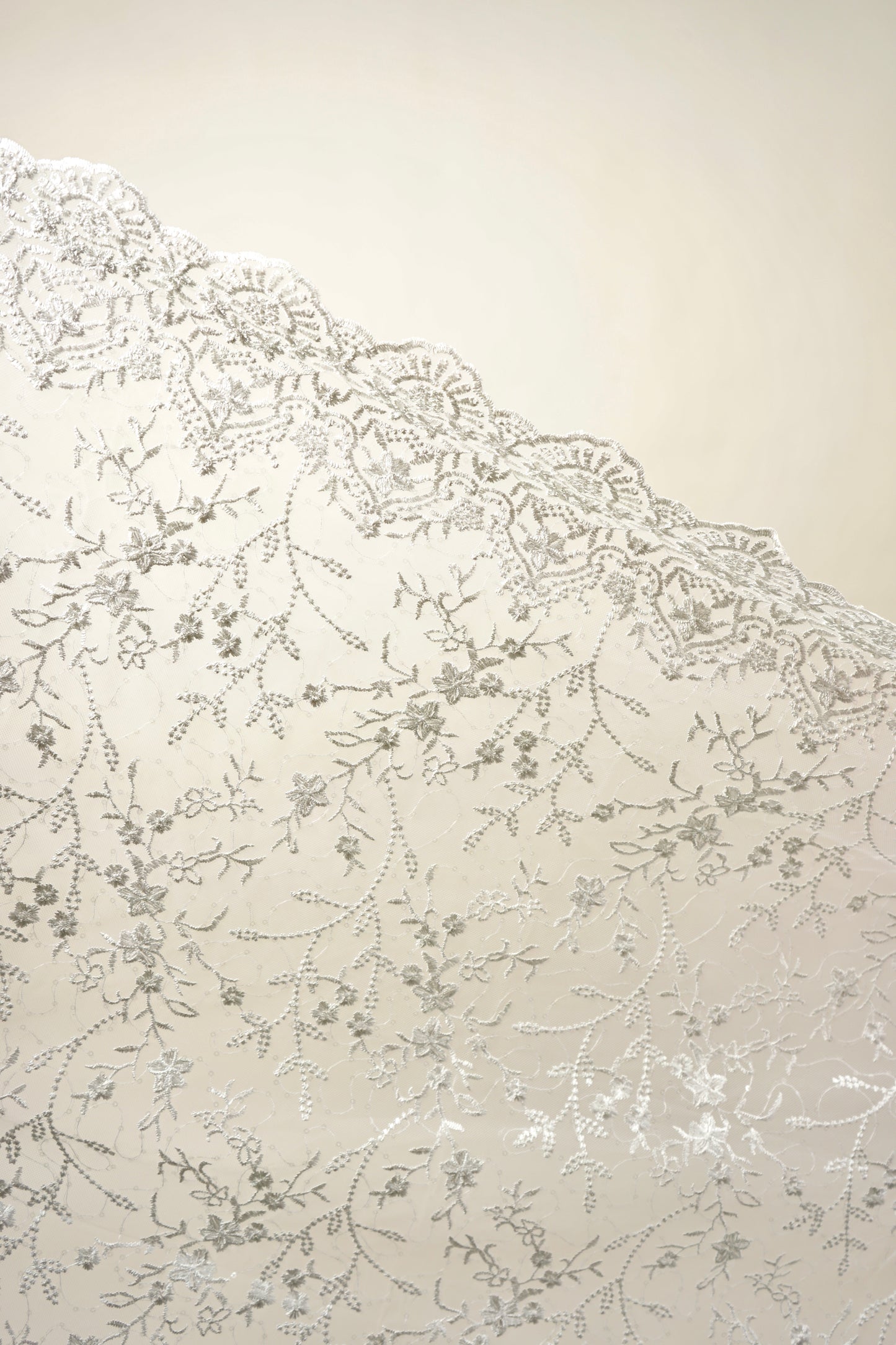 Rimba Sekar Selendang in Pearl White