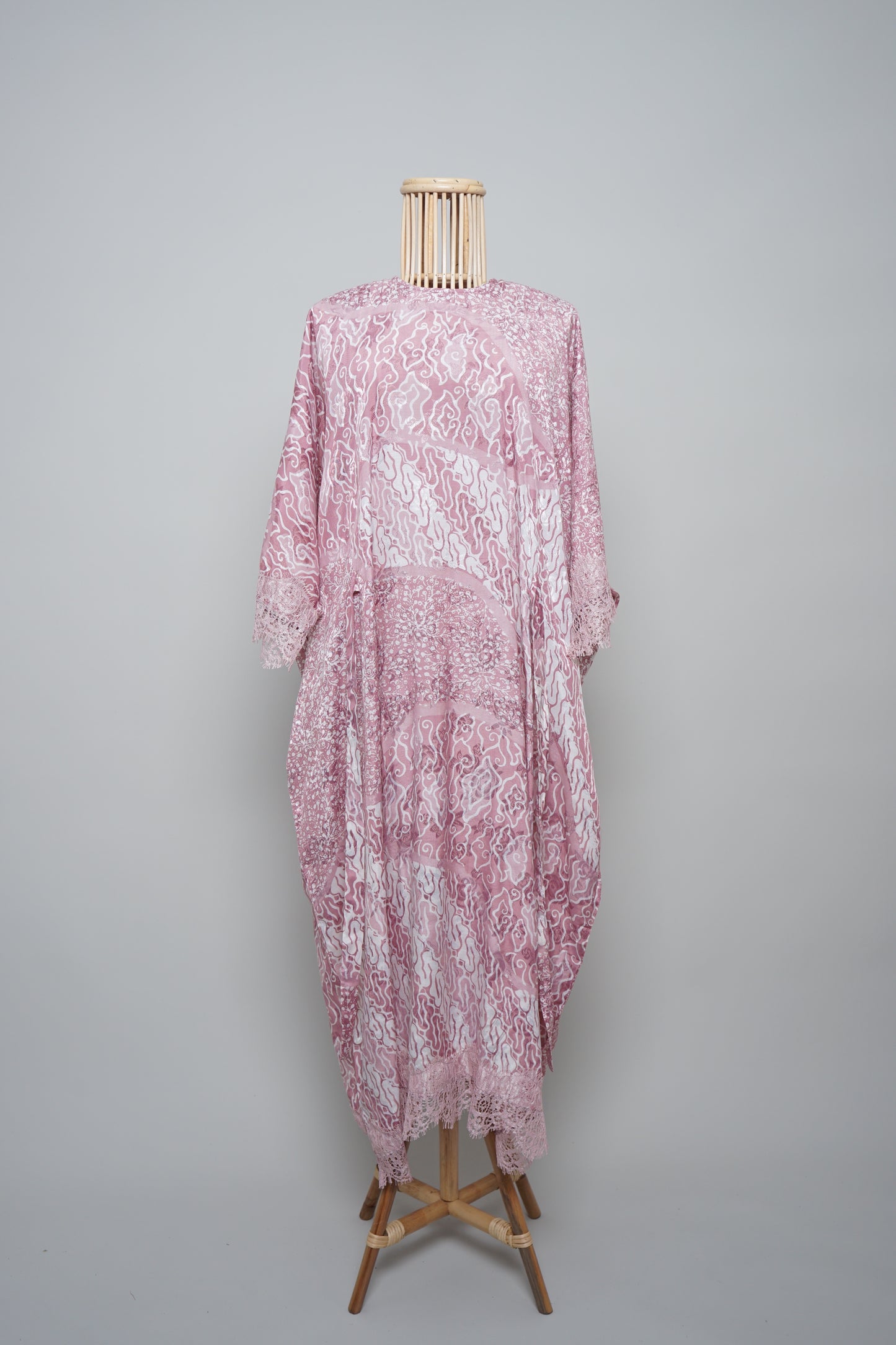 Kesuma Melur Kaftan in Pink