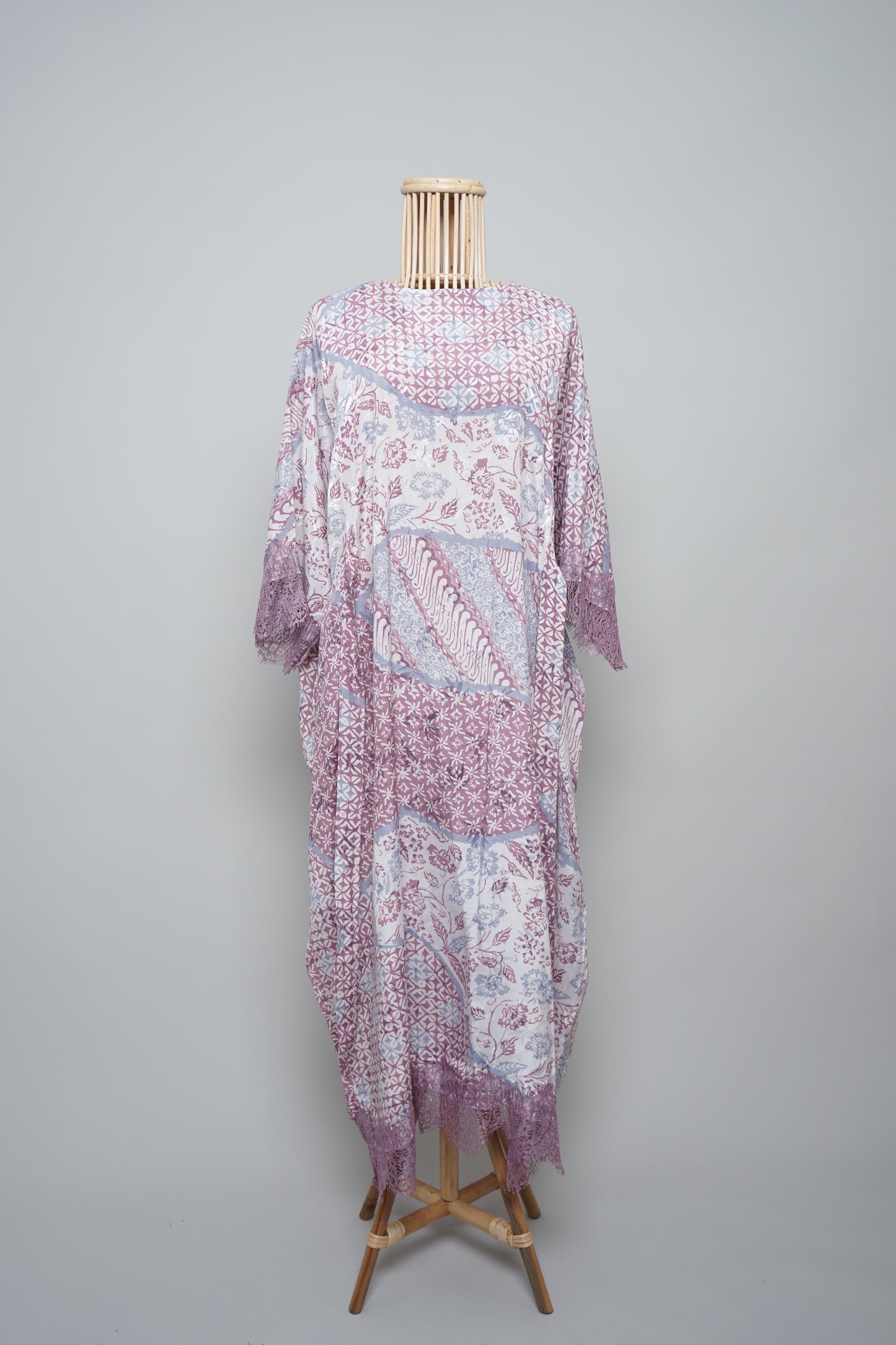 Kesuma Melur Kaftan in Lilac