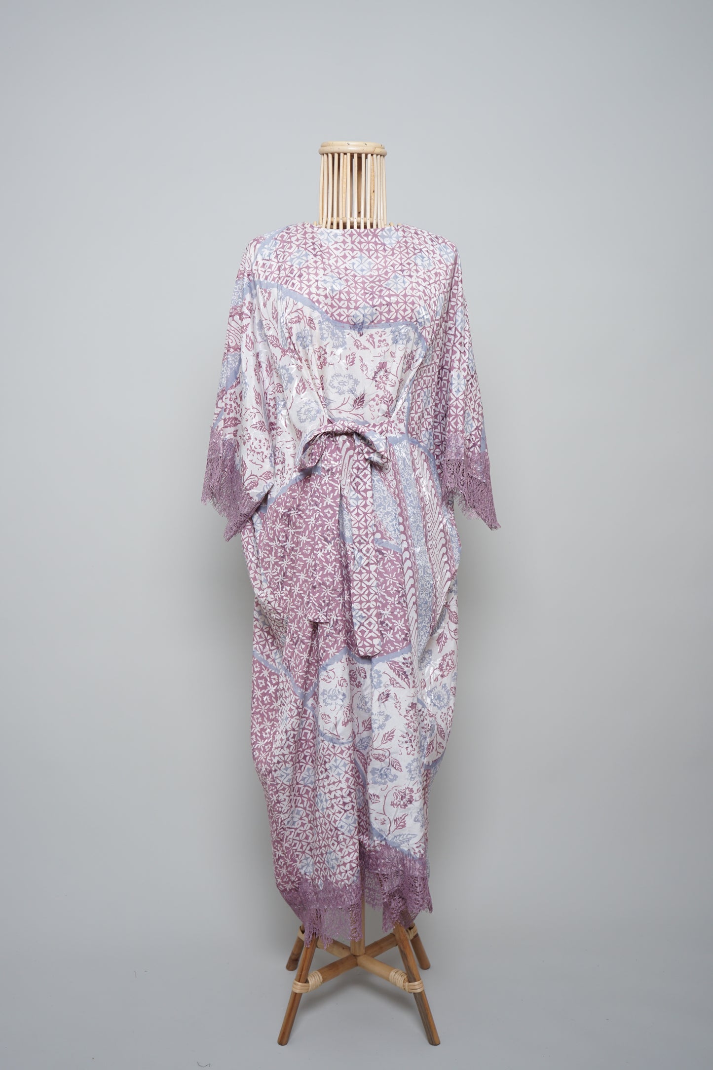 Kesuma Melur Kaftan in Lilac