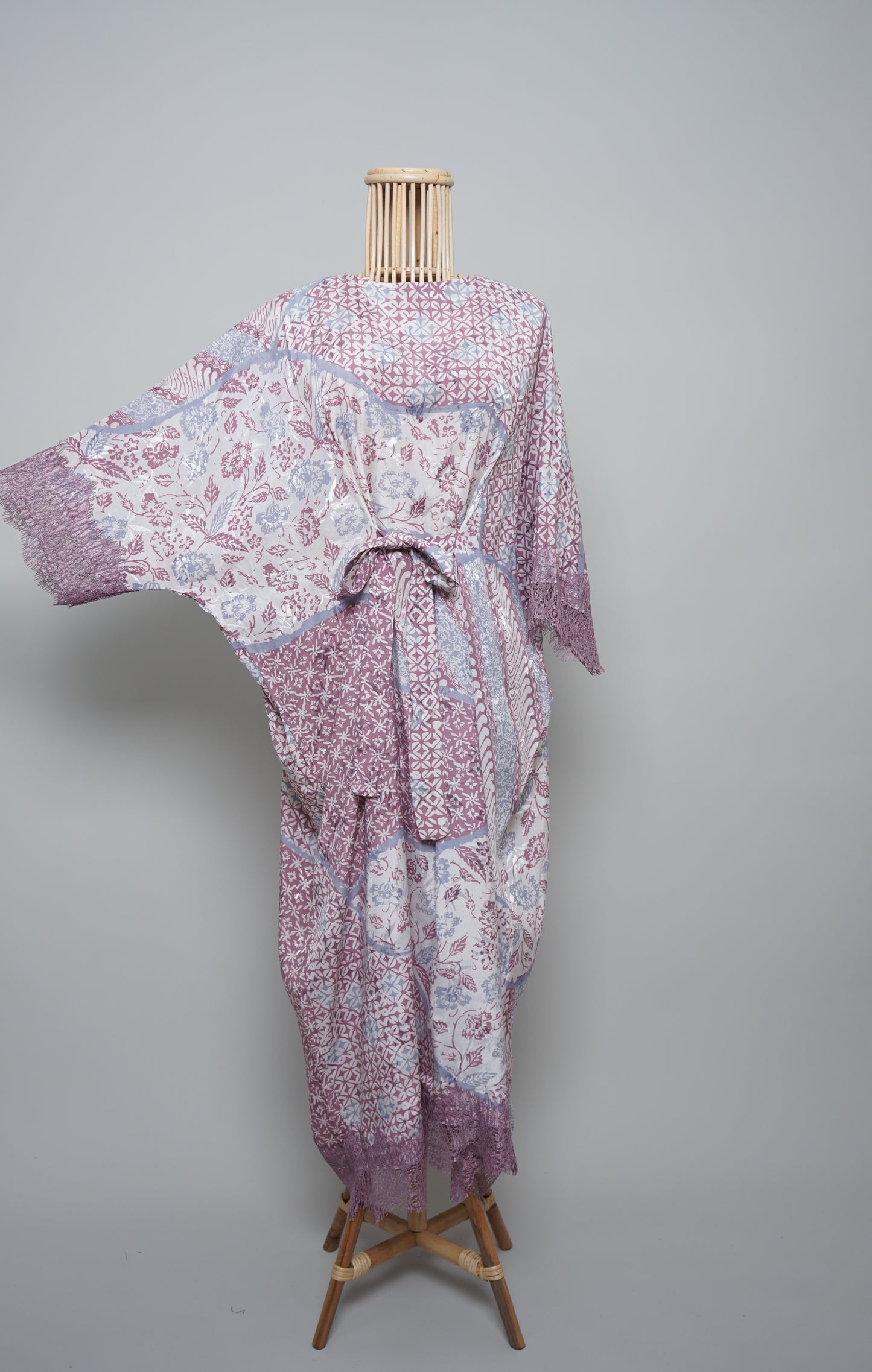 Kesuma Melur Kaftan in Lilac