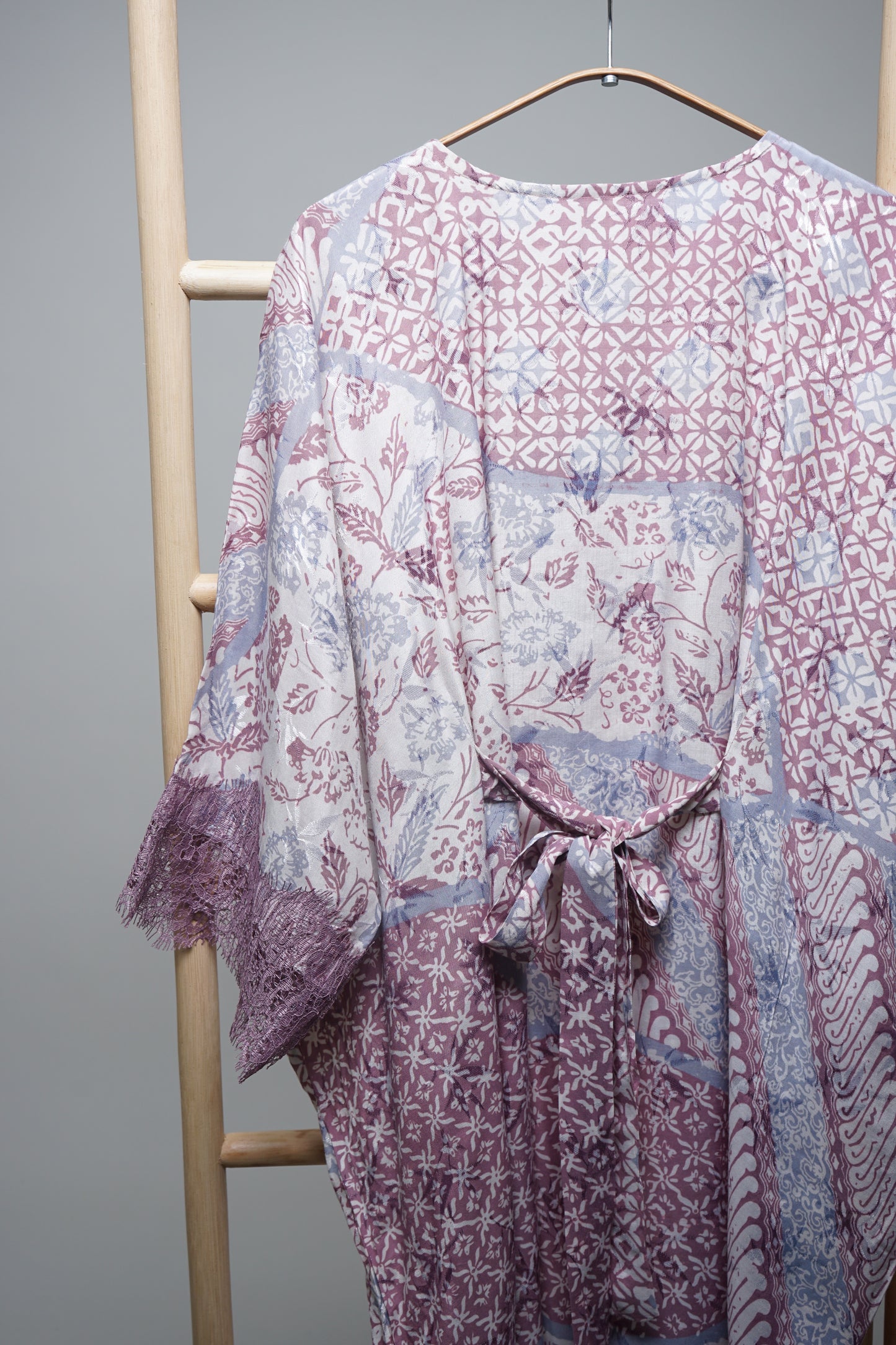 Kesuma Melur Kaftan in Lilac