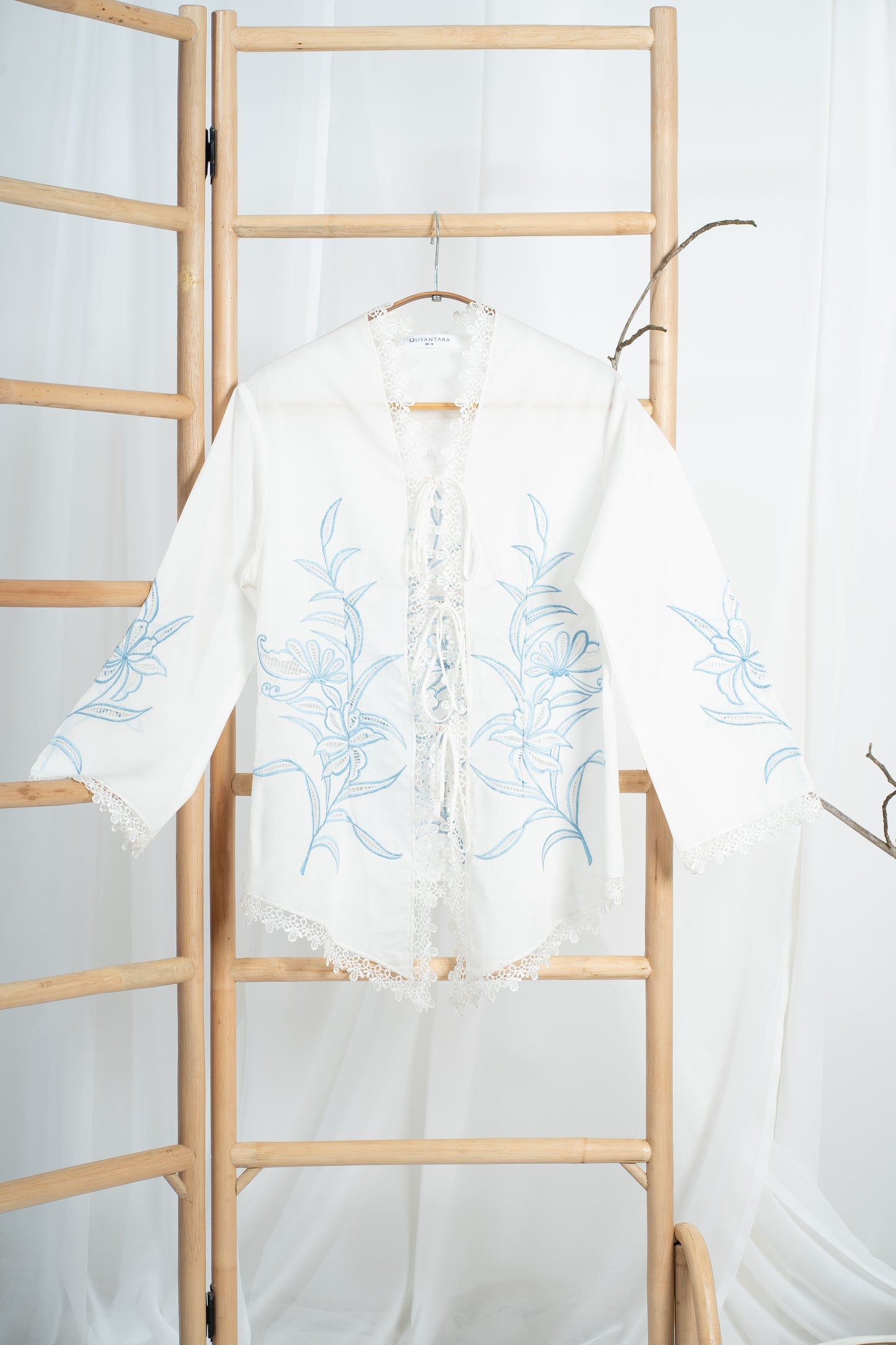 Rerama Hand Embroidered Kebaya Top in White & Blue