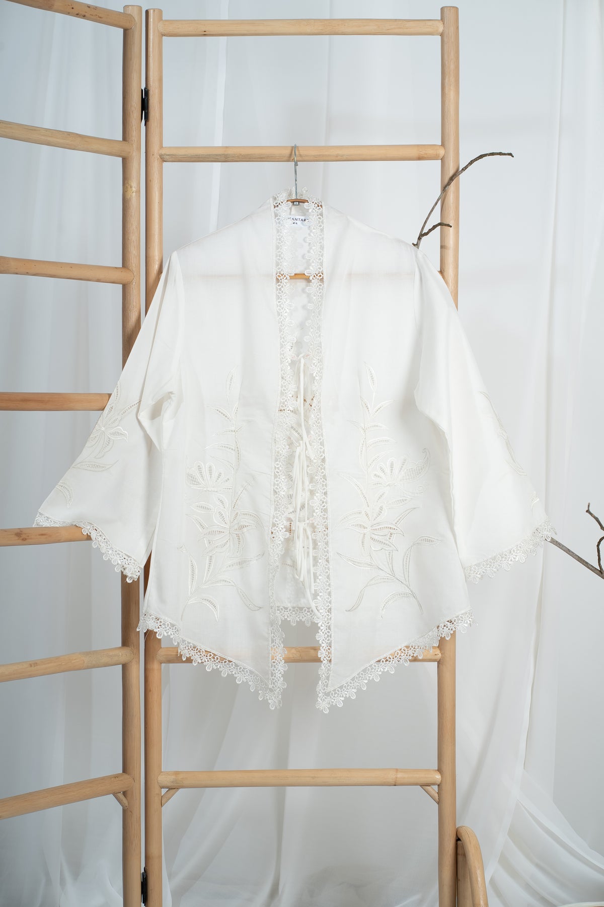 Rerama Hand Embroidered Kebaya Top in White – Qusantara