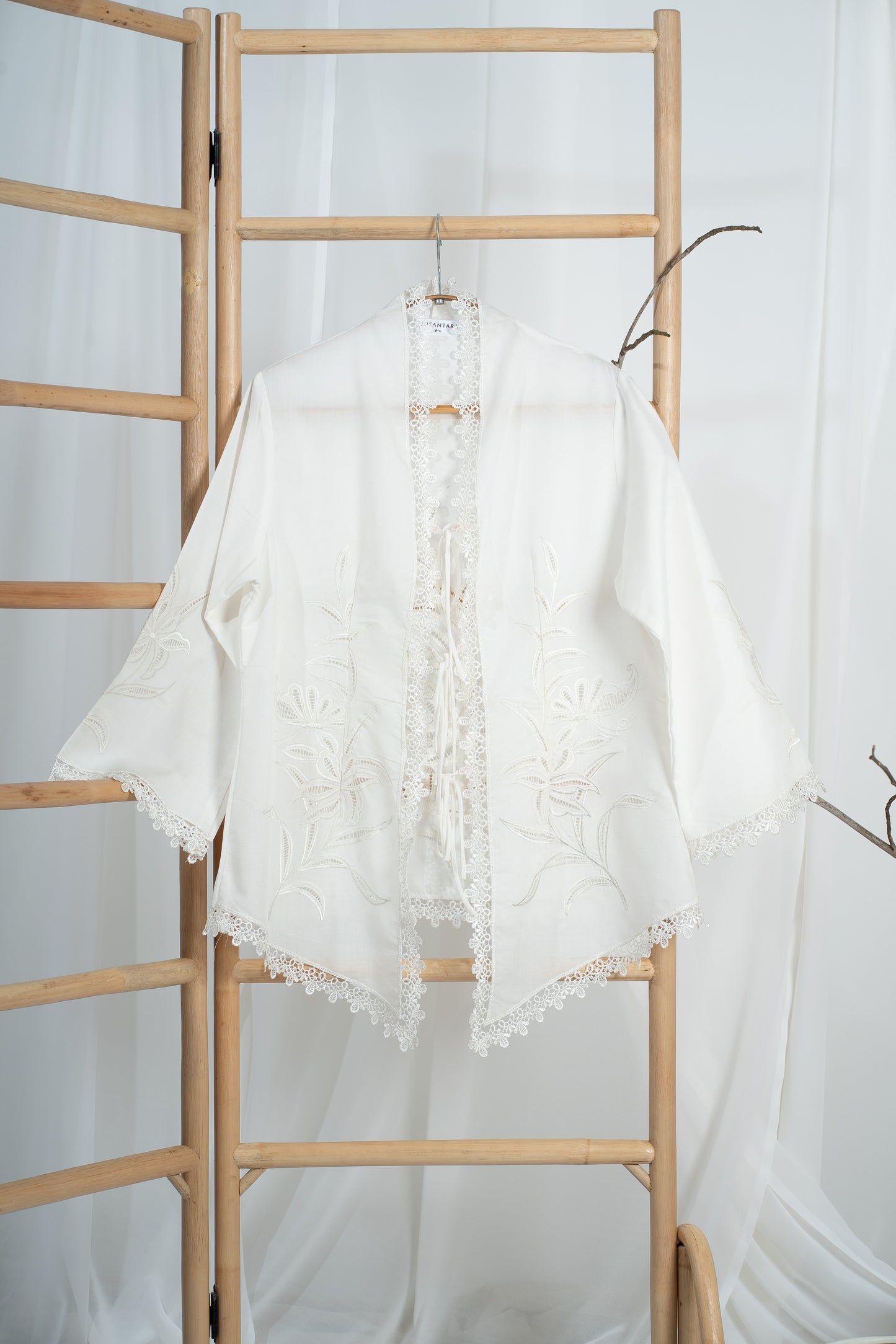 Rerama Hand Embroidered Kebaya Top in White