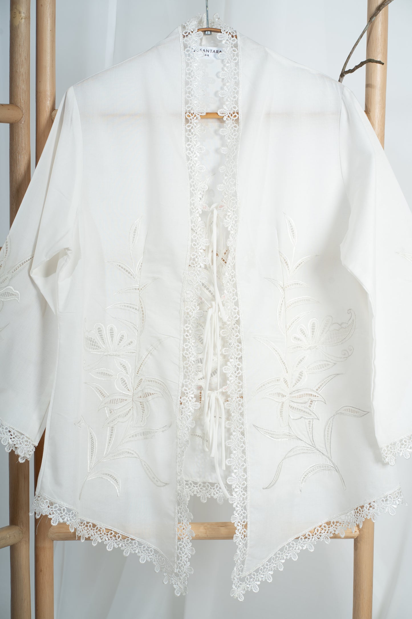 Rerama Hand Embroidered Kebaya Top in White