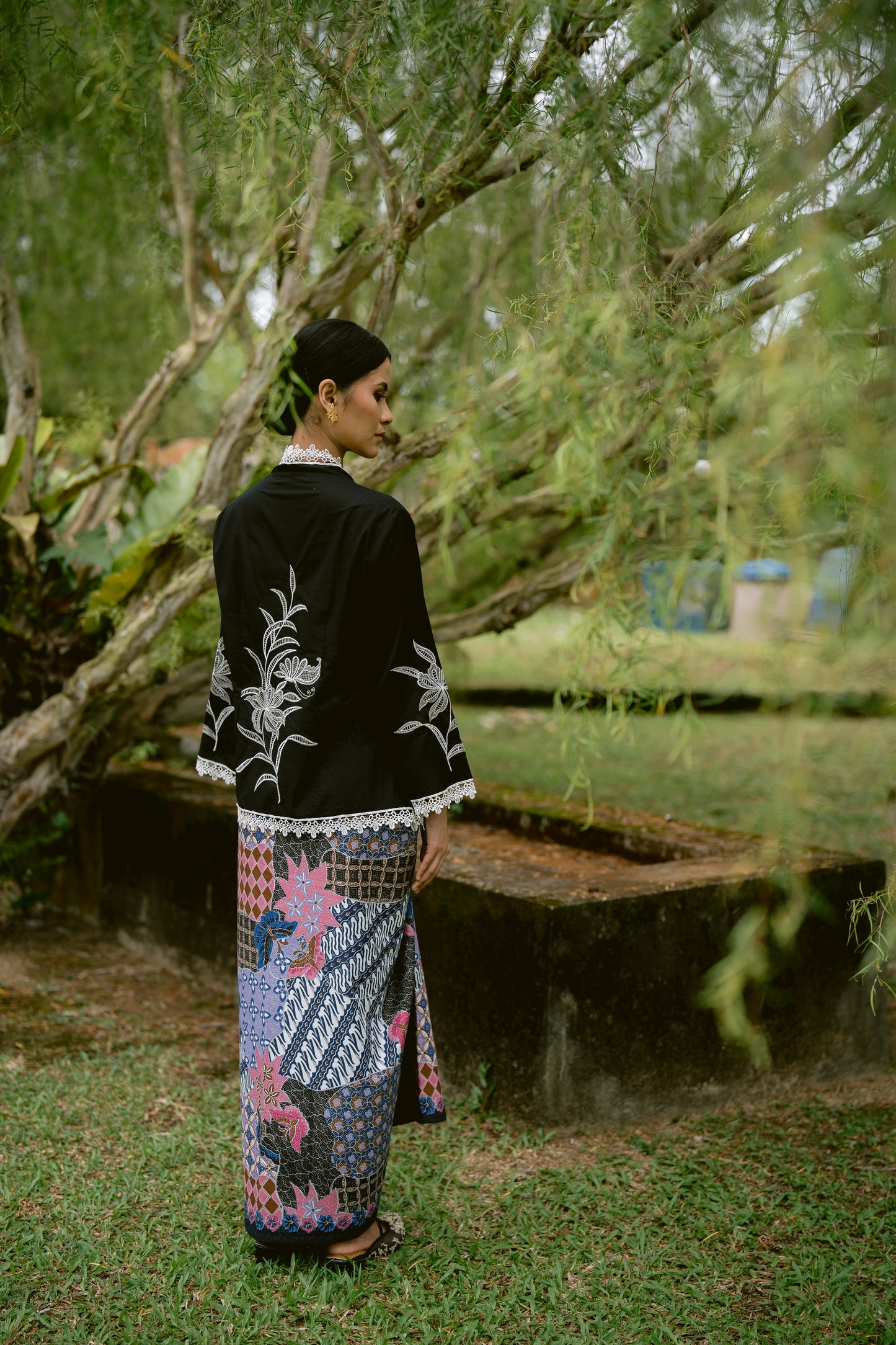 Rerama Hand Embroidered Kebaya Top in Black & White