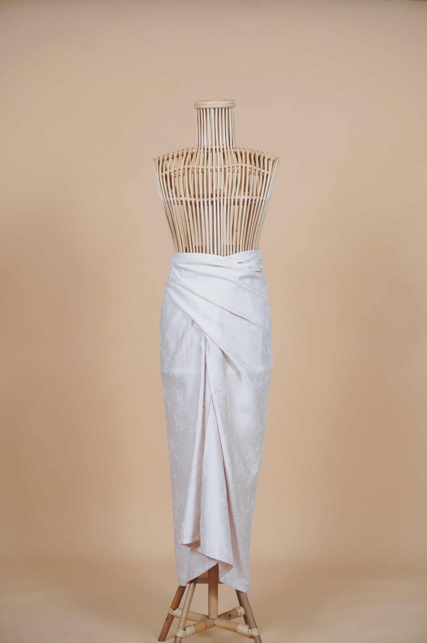 Indah Non-Slit Instant Embossed Pareo in Ivory Blush