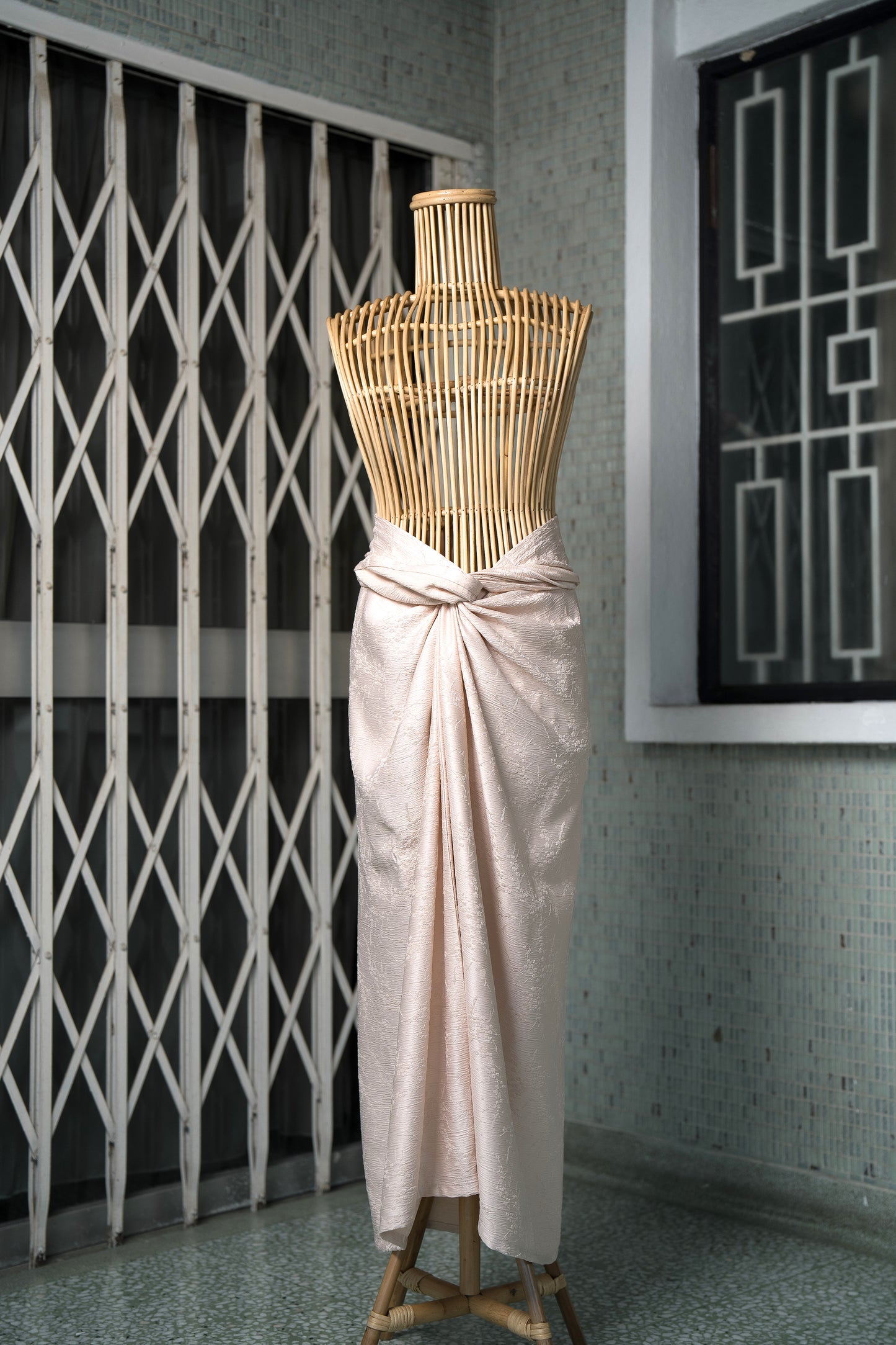 Indah Non-Slit Instant Embossed Pareo in Ivory Blush