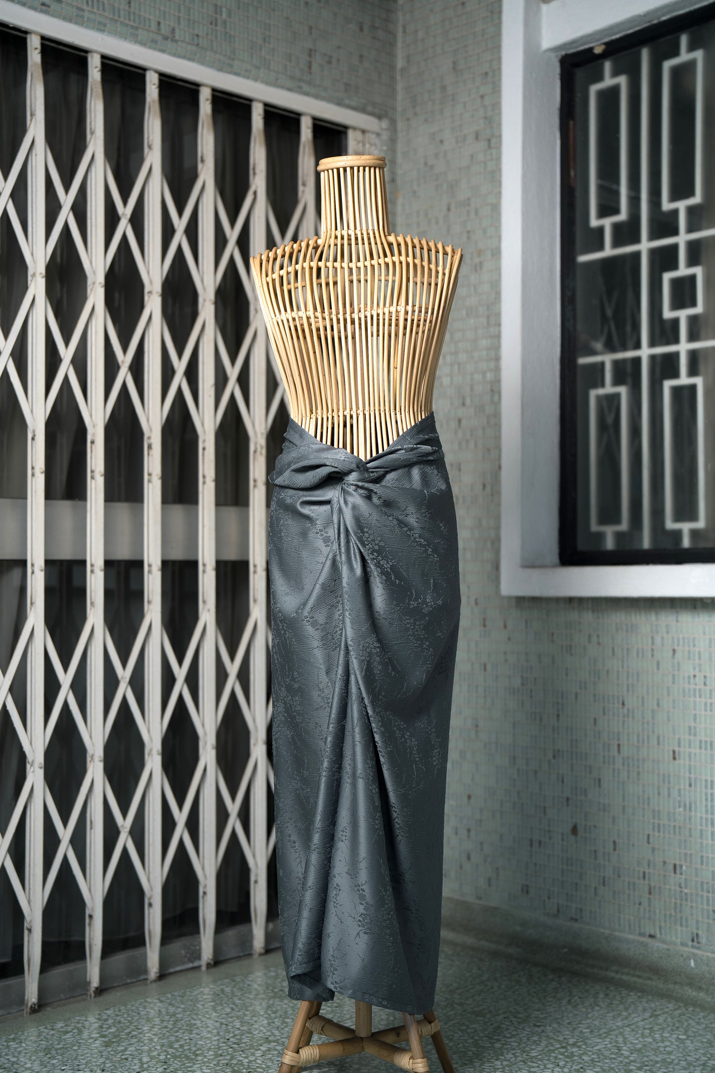 Indah Non-Slit Instant Embossed Pareo in Dark Pewter