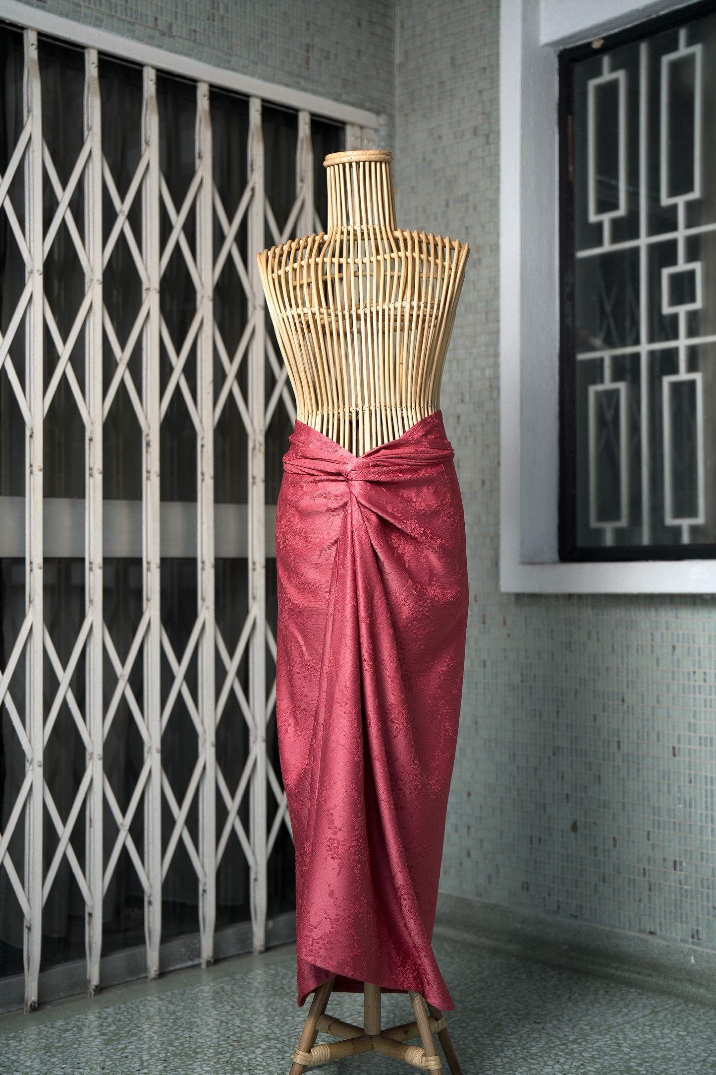 Indah Non-Slit Instant Embossed Pareo in Rose