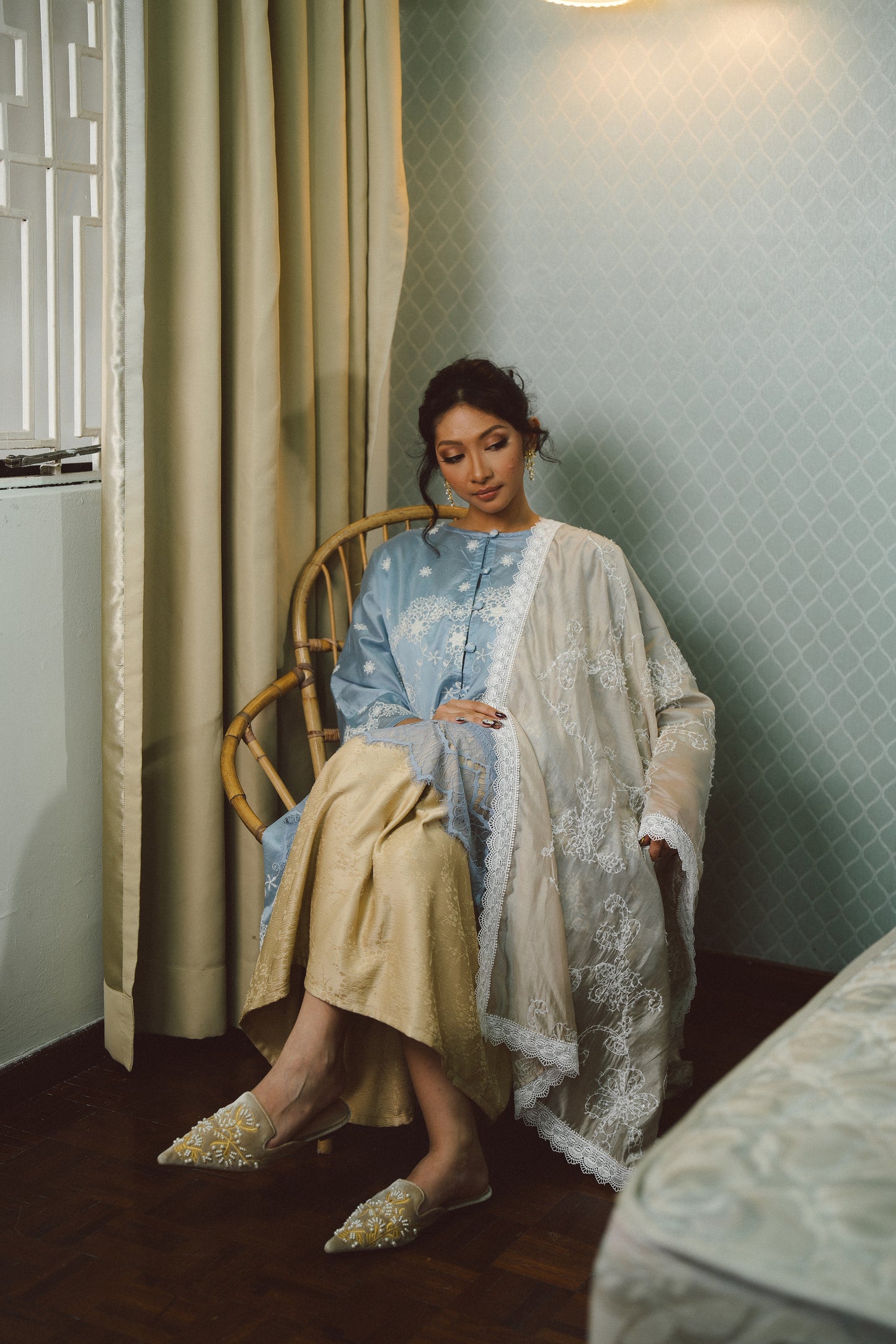 Cinta Luxe Selendang in Champagne with White Embroidery & Full Lace Border