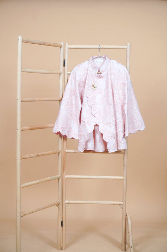 Renjana Janggan Scallop Buttonless Top in Soft Pink