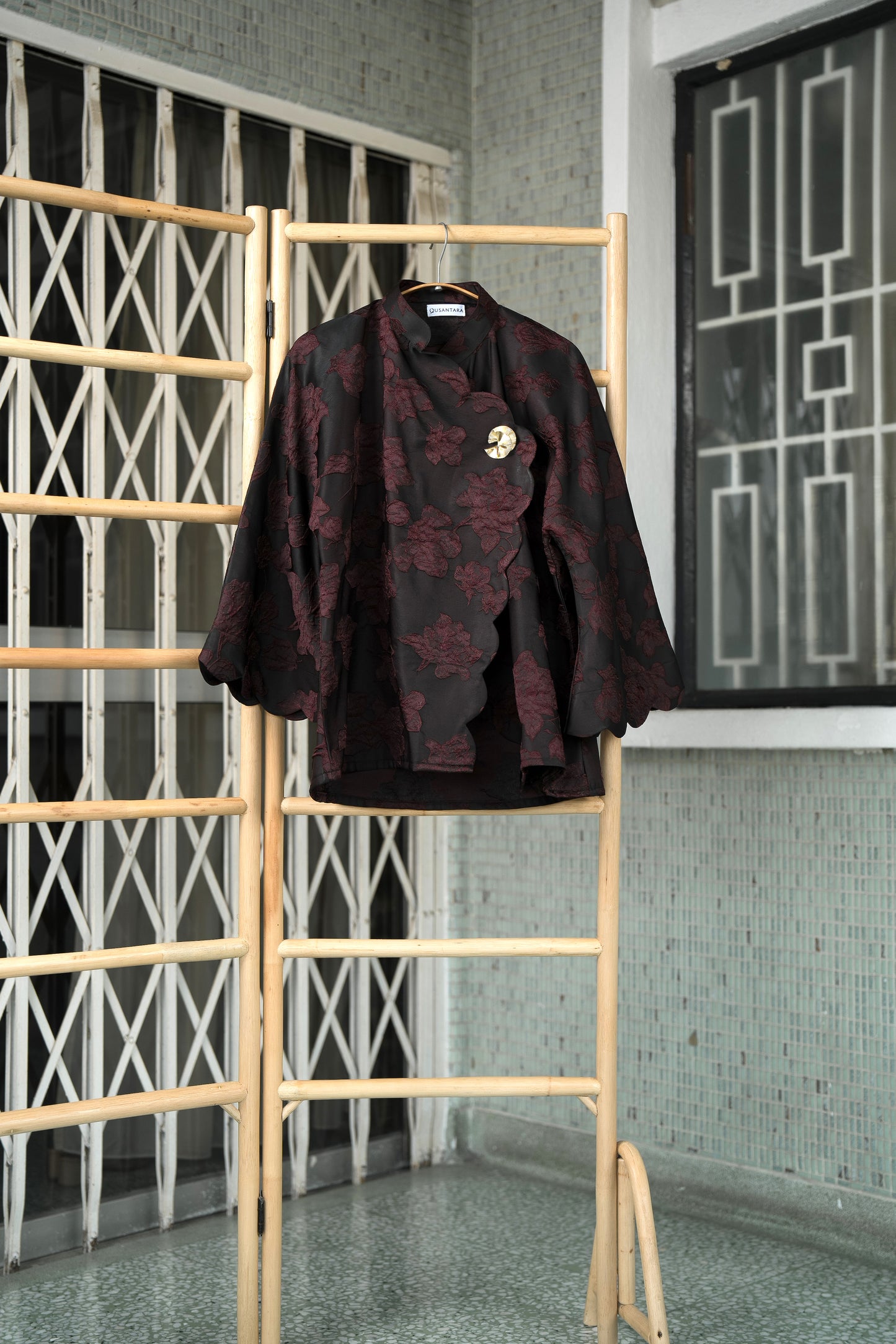 Renjana Janggan Scallop Buttonless Top in Deep Burgundy