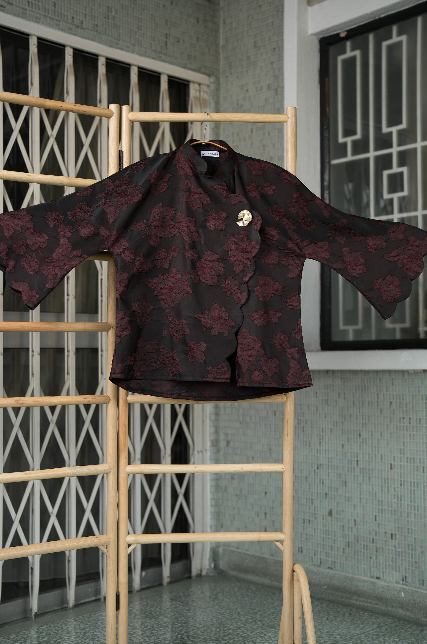 Renjana Janggan Scallop Buttonless Top in Deep Burgundy