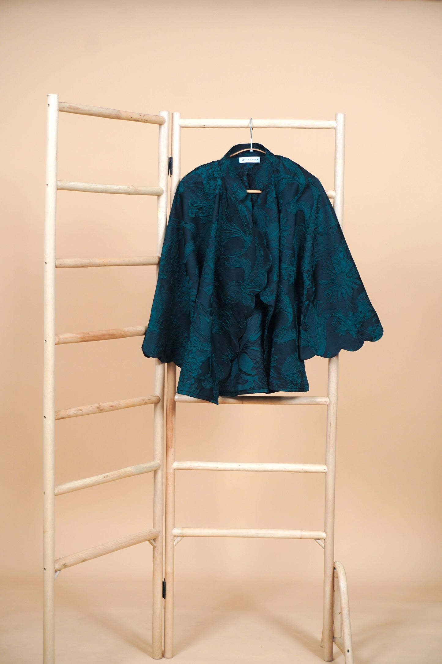 Renjana Janggan Scallop Buttonless Top in Green