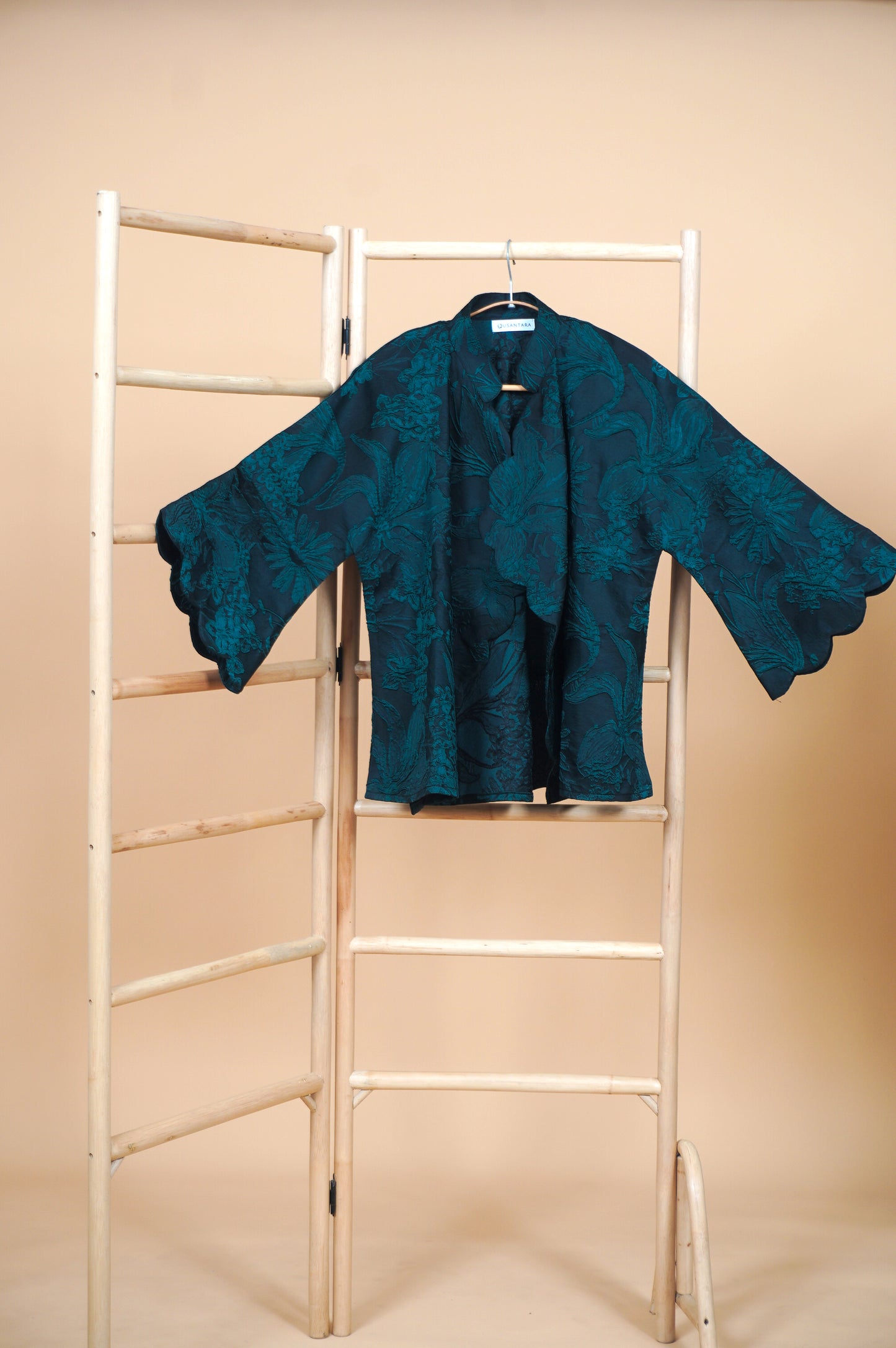 Renjana Janggan Scallop Buttonless Top in Green