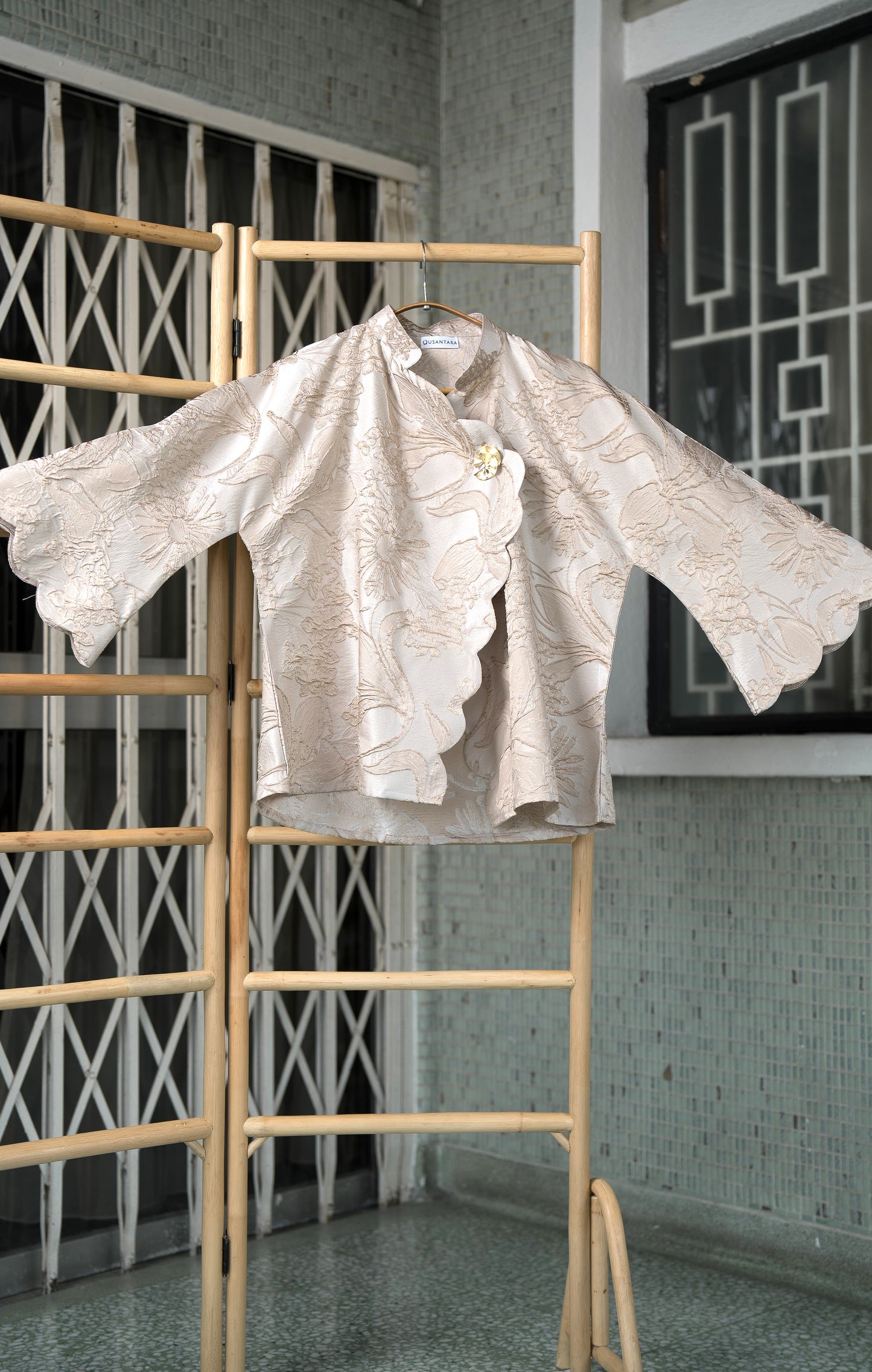 Renjana Janggan Scallop Buttonless Top in Soft Nude