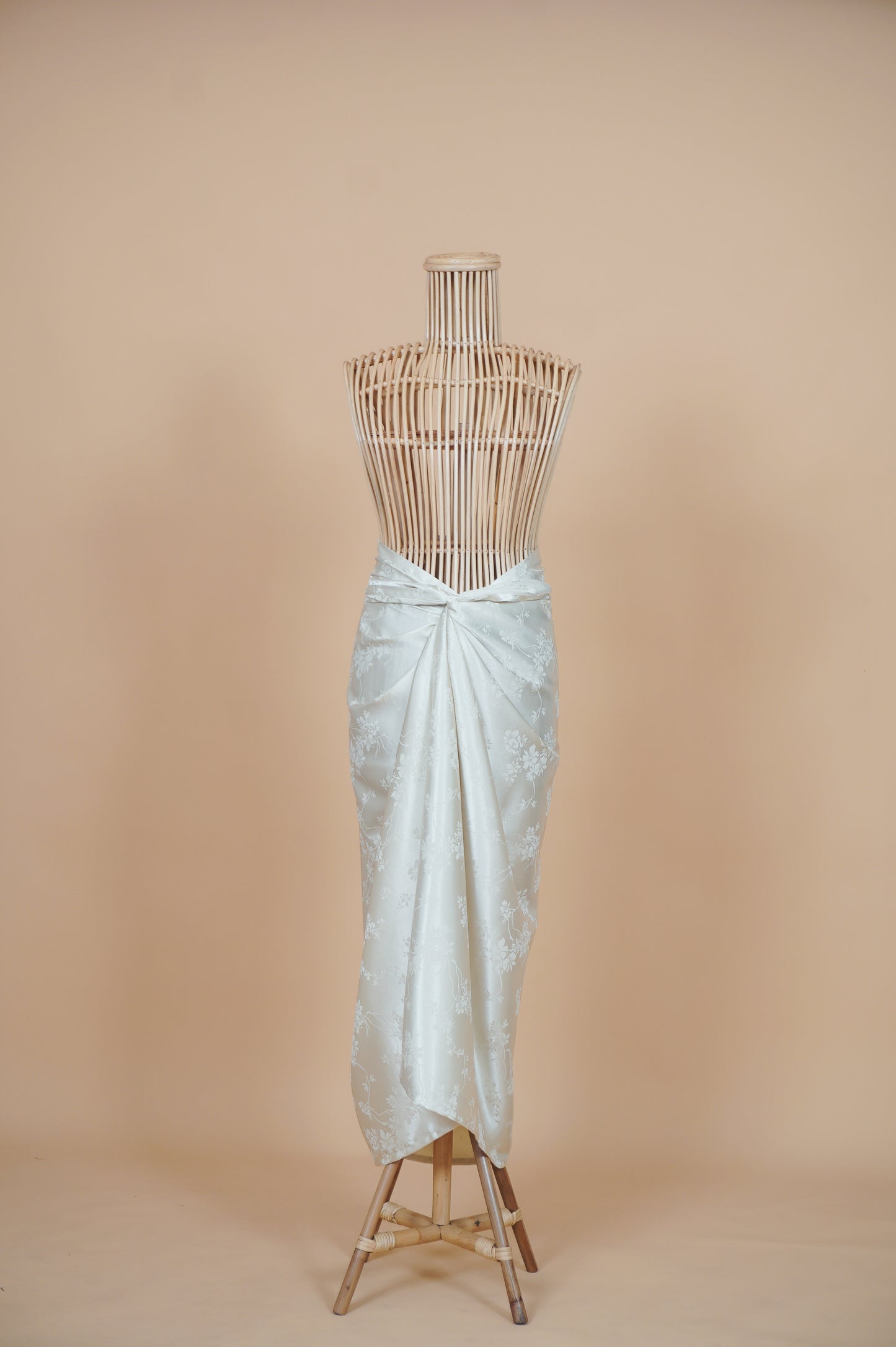 Indah Non-Slit Instant Embossed Pareo in Off White