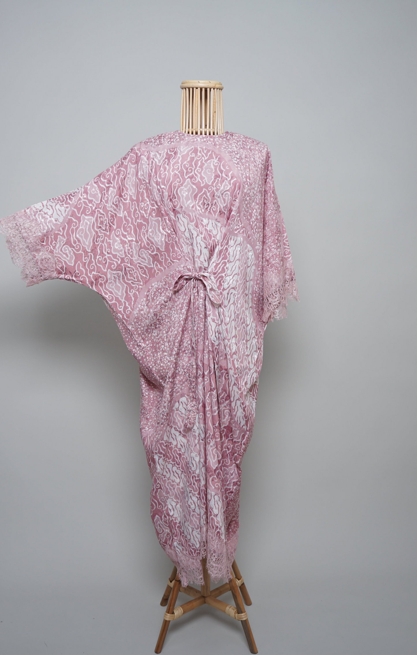 Kesuma Melur Kaftan in Pink